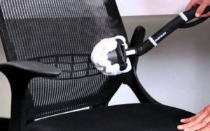 dùng nước ấm và xà phòng